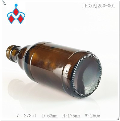 ¿Cómo se fabrican las botellas de vidrio de colores?